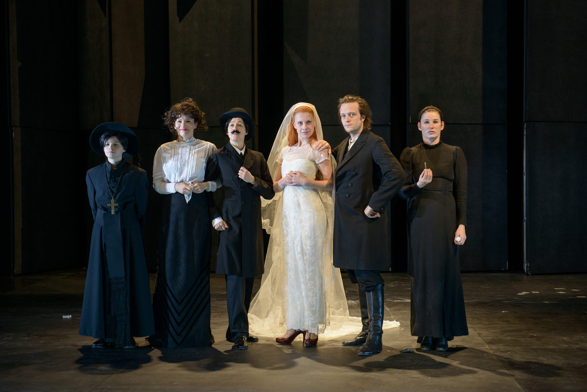 Heute vor 8 Jahren im Burgtheater: Das Geisterhaus