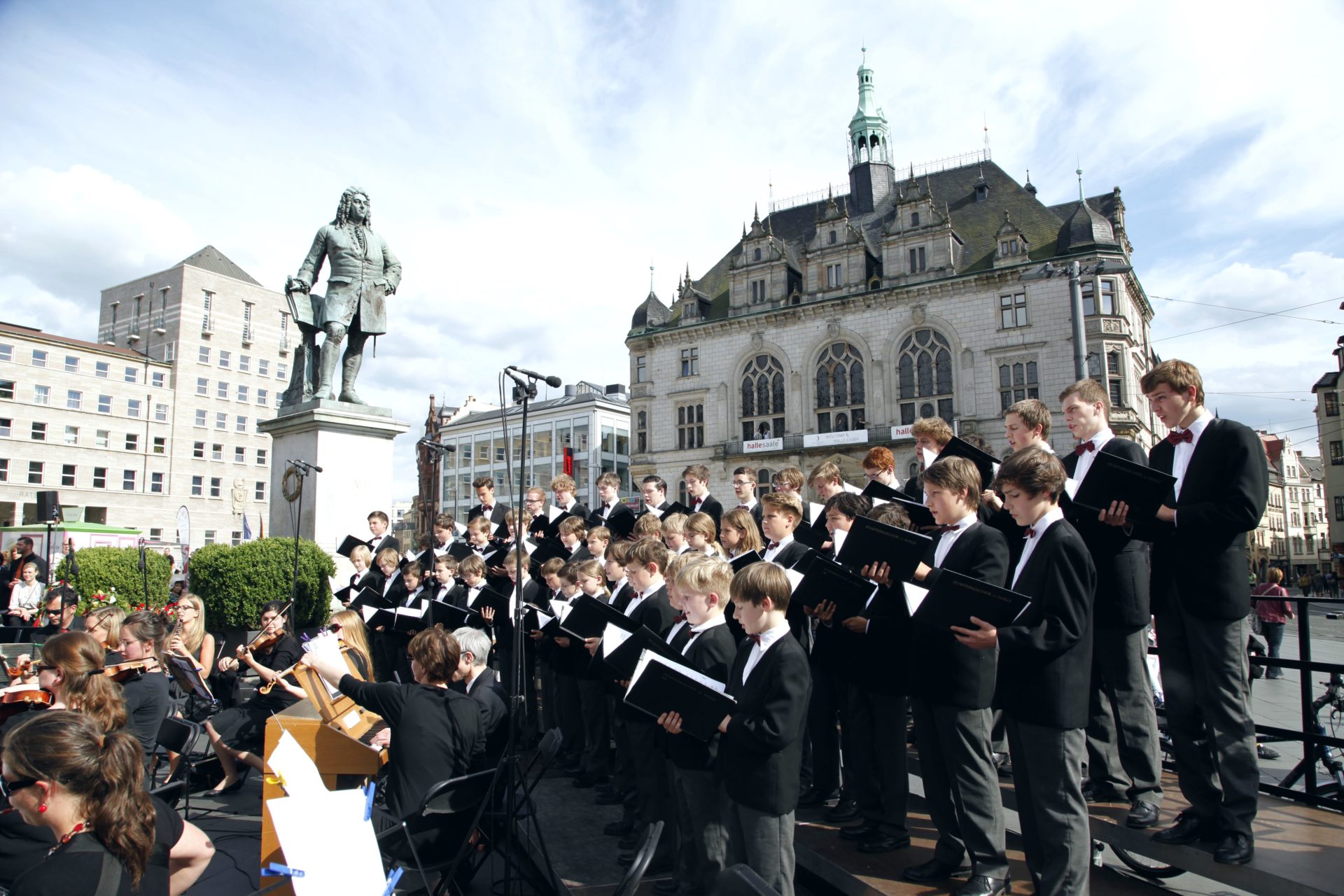 Eröffnung der Händel-Festspiele auf dem Marktplatz am Händel-Denkmal