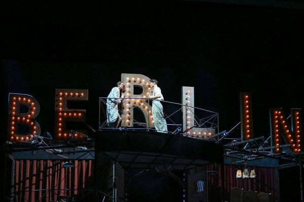 Bettina Mönch (Sally Bowles), Jörn-Felix Alt (Clifford Bradshaw)