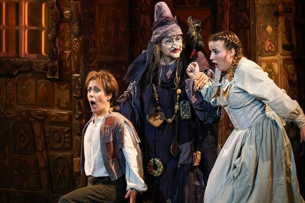Annelie Sophie Müller (Hänsel), Ulrike Steinsky (Die Knusperhexe), Hedwig Ritter (Gretel)